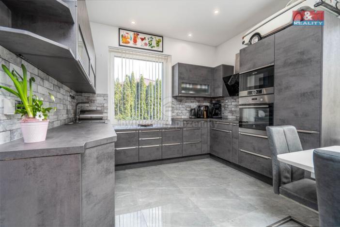 Prodej rodinného domu, Praha - Újezd nad Lesy, Velimská, 250 m2