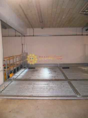 Pronájem garážového stání, Hradec Králové - Nový Hradec Králové, Jana Masaryka, 11 m2