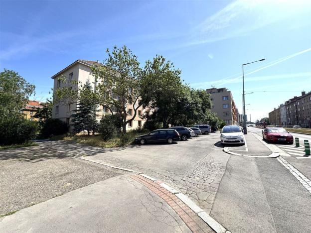 Prodej pozemku, Praha, Černokostelecká, 750 m2