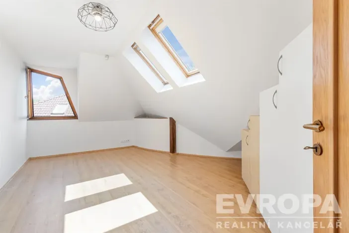 Prodej rodinného domu, Sulice - Hlubočinka, U Lesa, 272 m2