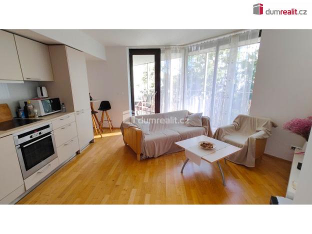 Pronájem bytu 2+kk, Praha - Žižkov, Pitterova, 55 m2