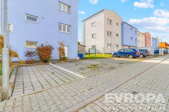 Prodej garážového stání, Popůvky, 12 m2