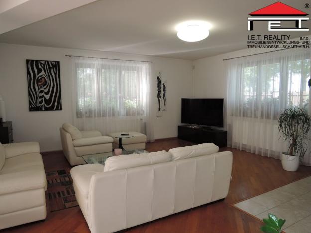 Prodej rodinného domu, Křenice, Silnička, 244 m2