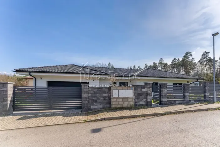 Prodej rodinného domu, Praha - Sobín, Valtická, 221 m2