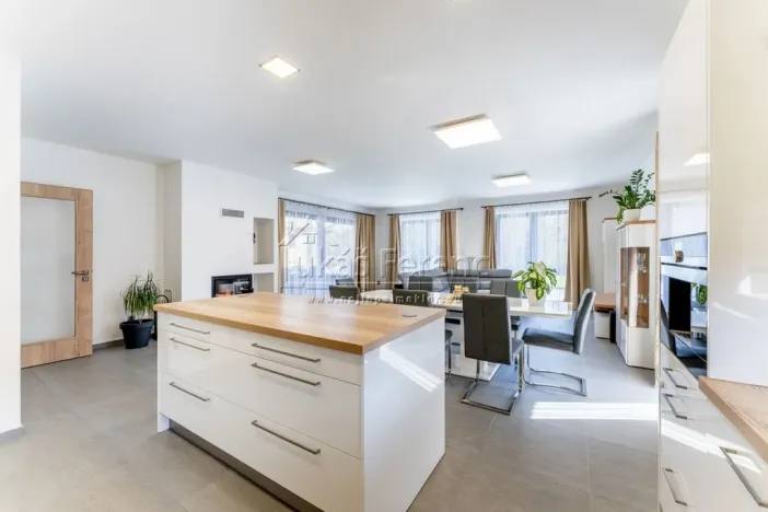 Prodej rodinného domu, Praha - Sobín, Valtická, 221 m2