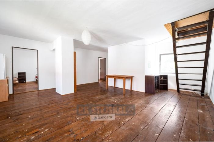 Prodej rodinného domu, Brloh, 430 m2