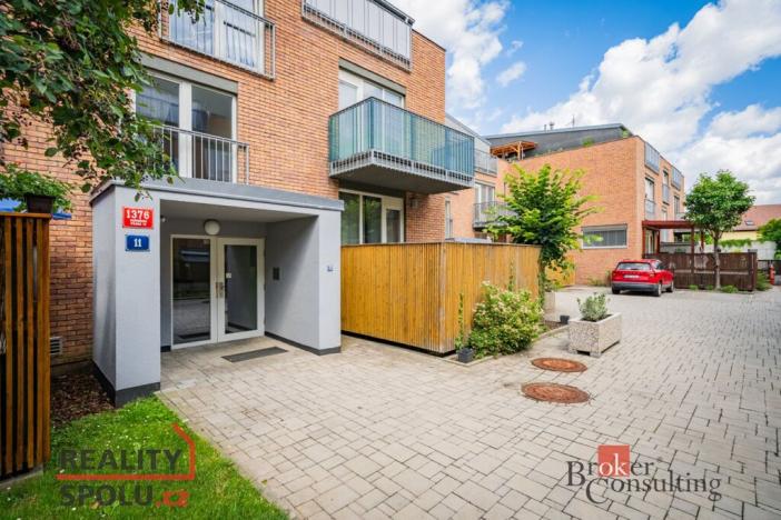 Prodej bytu 2+kk, Praha - Uhříněves, Karla Zicha, 66 m2