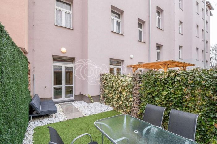 Pronájem bytu 1+kk, Praha, Pod Labuťkou, 45 m2