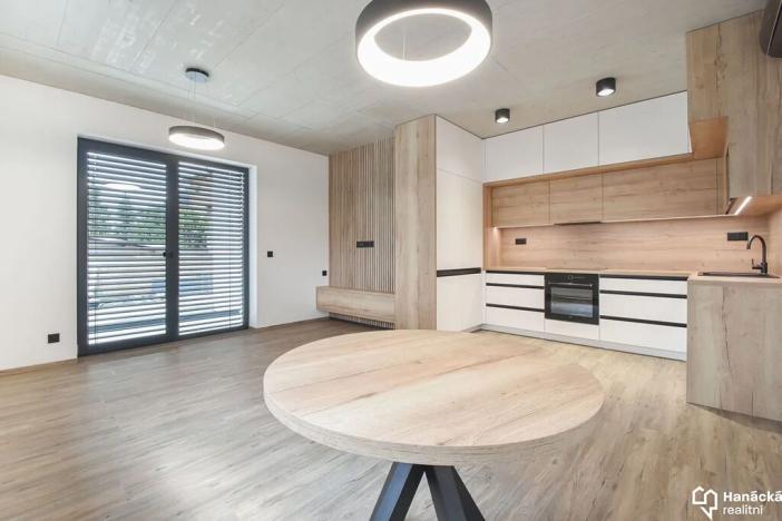 Pronájem bytu 2+kk, Olomouc, Rejskova, 58 m2