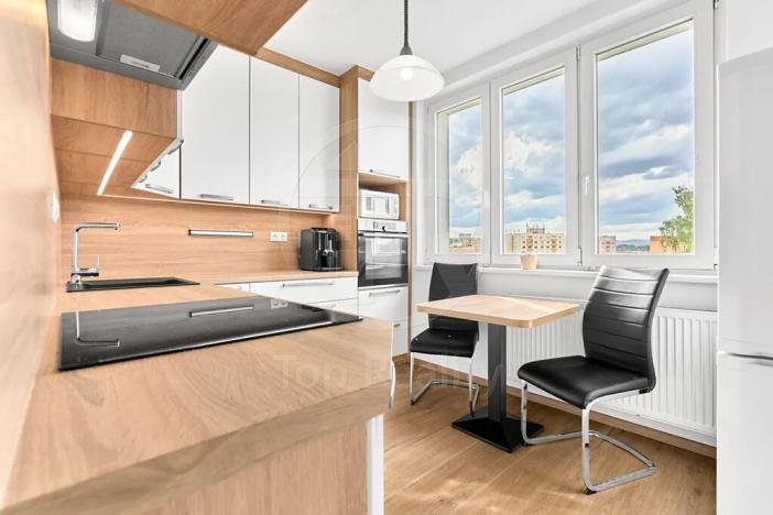 Prodej bytu 3+1, Karlovy Vary, Severní, 77 m2