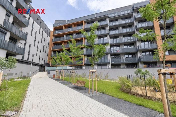 Prodej bytu 1+kk, Praha - Háje, Sochorcova, 33 m2