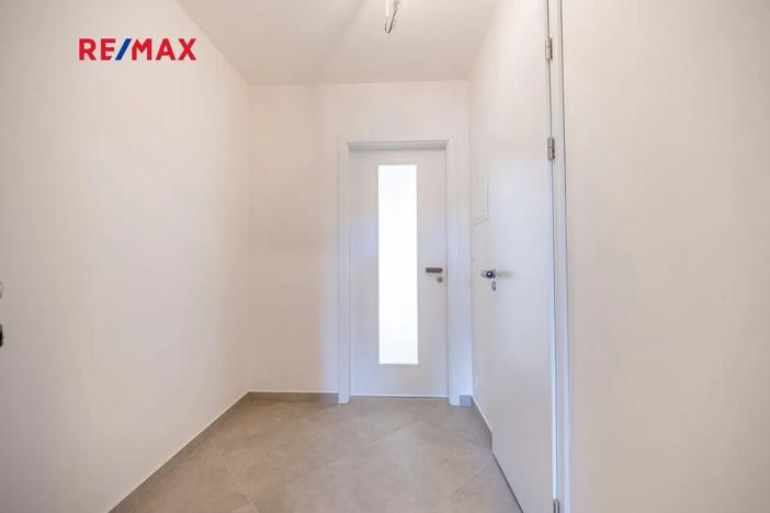 Prodej bytu 1+kk, Praha - Háje, Sochorcova, 33 m2