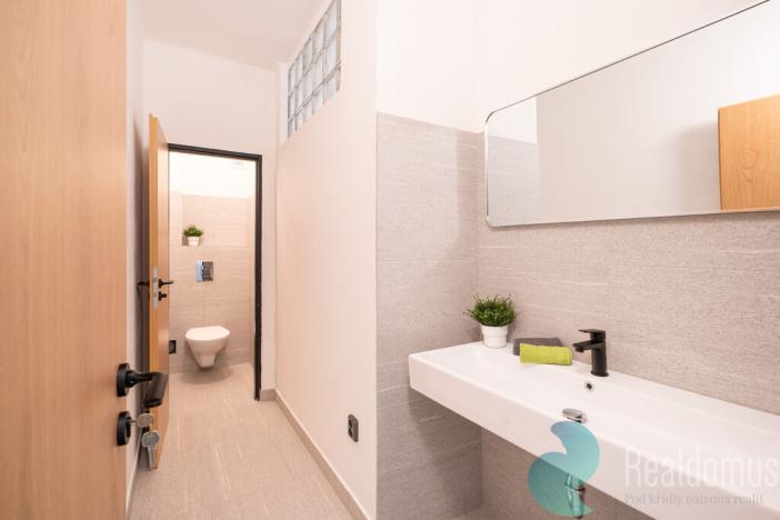 Pronájem kanceláře, České Budějovice, Školní, 1260 m2