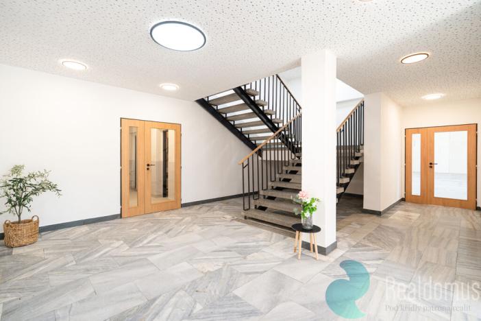 Pronájem kanceláře, České Budějovice, Školní, 1260 m2