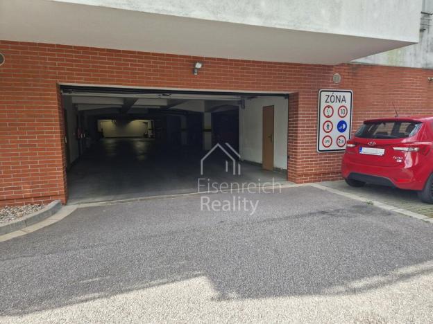 Prodej garážového stání, Hradec Králové - Nový Hradec Králové, Rybova, 10 m2