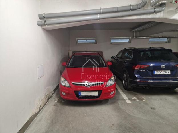 Prodej garážového stání, Hradec Králové - Nový Hradec Králové, Rybova, 10 m2