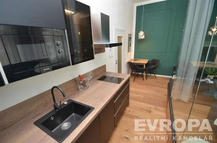 Pronájem bytu 1+kk, Praha - Karlín, Peckova, 33 m2