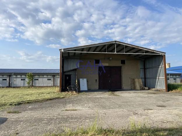 Pronájem skladu, Hovorany, 2105 m2