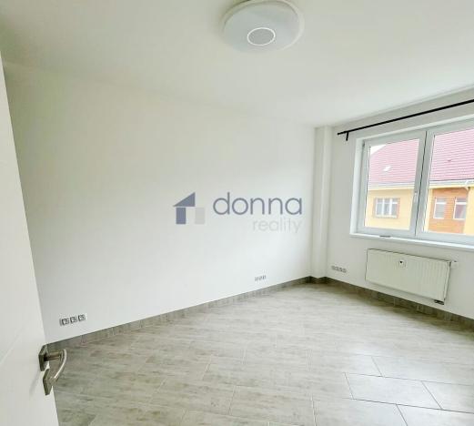 Pronájem bytu 2+kk, Praha, Elektrárenská, 44 m2