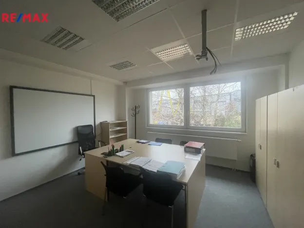 Prodej výrobních prostor, Zlín, 729 m2