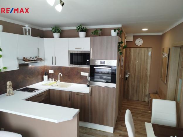 Prodej bytu 2+kk, Karlovy Vary - Stará Role, Karlovarská, 36 m2