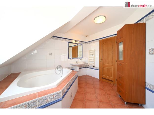 Prodej rodinného domu, Šestajovice, Ve Skále, 248 m2