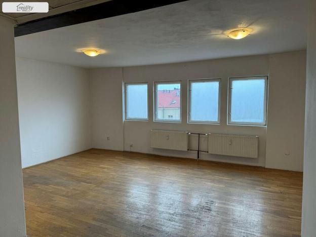 Pronájem bytu 1+kk, Praha - Vinohrady, Šafaříkova, 41 m2