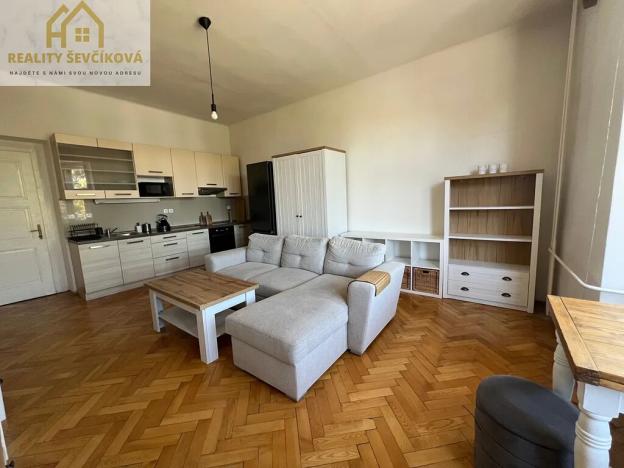 Pronájem bytu 2+kk, Hradec Králové, Smetanovo nábřeží, 60 m2
