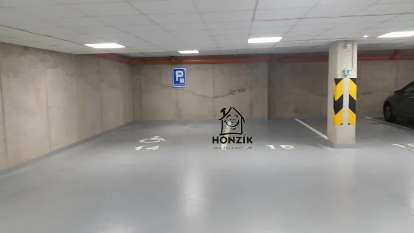 Pronájem garážového stání, Praha - Košíře, Pod radnicí, 16 m2