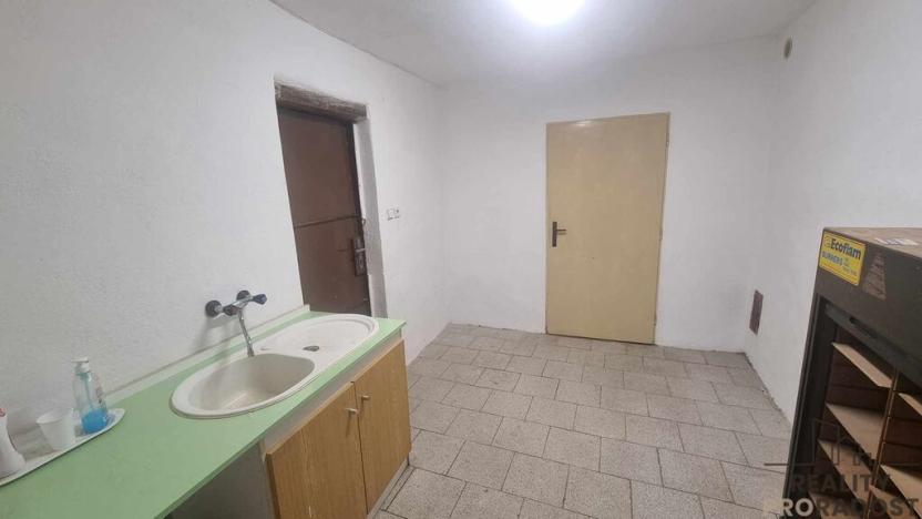 Pronájem kanceláře, Moravský Krumlov, Dr. Odstrčila, 60 m2