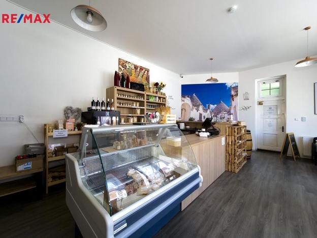 Pronájem obchodního prostoru, Třebíč - Vnitřní Město, Komenského nám., 100 m2