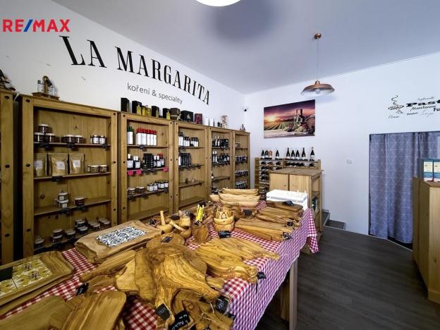 Pronájem obchodního prostoru, Třebíč - Vnitřní Město, Komenského nám., 100 m2