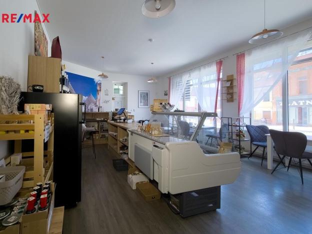 Pronájem obchodního prostoru, Třebíč - Vnitřní Město, Komenského nám., 100 m2