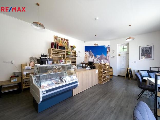 Pronájem obchodního prostoru, Třebíč - Vnitřní Město, Komenského nám., 100 m2