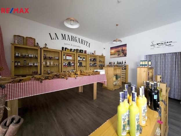 Pronájem obchodního prostoru, Třebíč - Vnitřní Město, Komenského nám., 100 m2