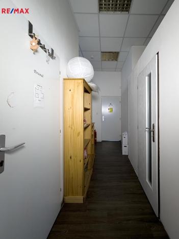 Pronájem obchodního prostoru, Třebíč - Vnitřní Město, Komenského nám., 100 m2