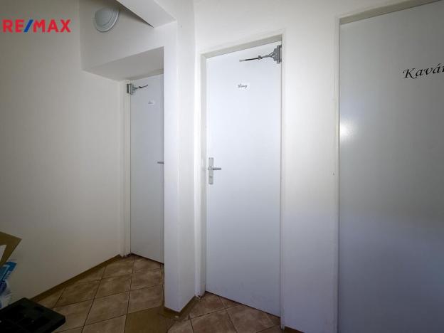 Pronájem obchodního prostoru, Třebíč - Vnitřní Město, Komenského nám., 100 m2