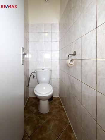 Pronájem obchodního prostoru, Třebíč - Vnitřní Město, Komenského nám., 100 m2