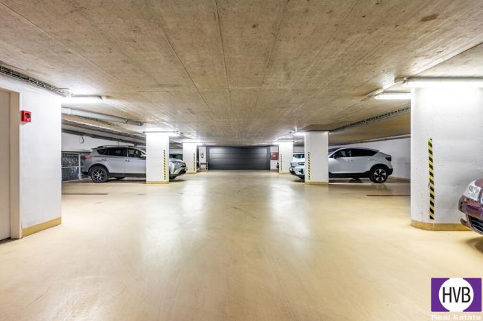 Prodej garážového stání, Praha, Nad motolskou nemocnicí, 13 m2