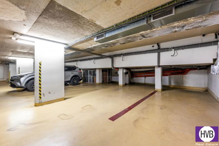 Prodej garážového stání, Praha, Nad motolskou nemocnicí, 13 m2