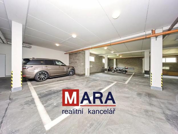 Pronájem garážového stání, Olomouc, Bacherova, 14 m2