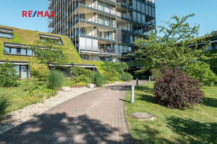 Pronájem bytu 1+kk, Praha - Žižkov, Ke kapslovně, 48 m2