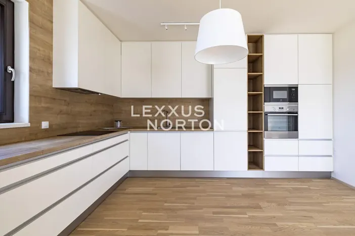 Pronájem bytu 2+kk, Praha - Karlín, Nekvasilova, 67 m2