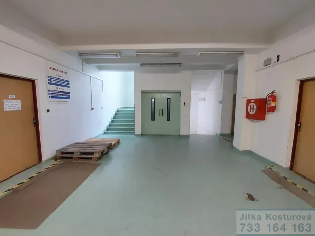 Pronájem skladu, Krnov - Pod Bezručovým vrchem, Albrechtická, 100 m2