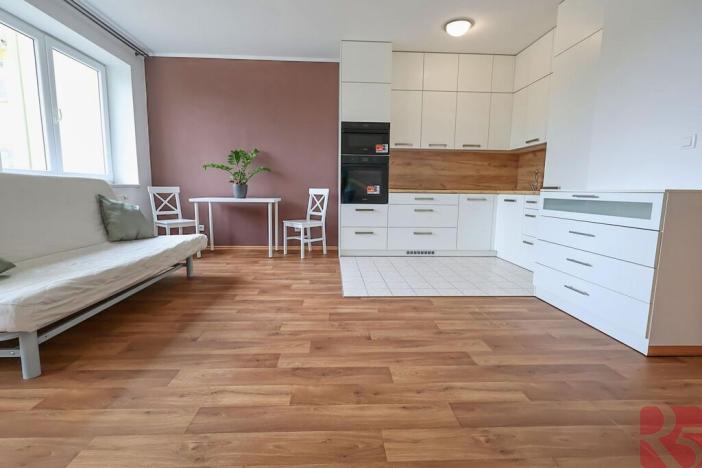 Pronájem bytu 1+kk, Praha - Horní Měcholupy, Boloňská, 39 m2
