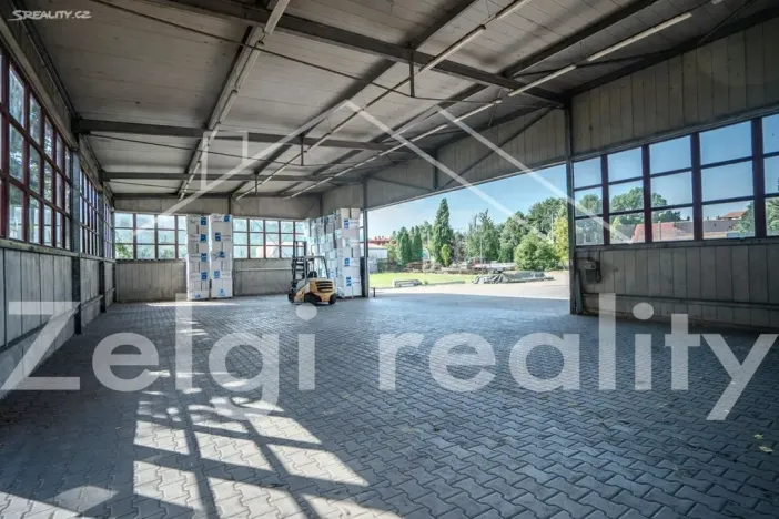 Pronájem skladu, Valtice, Zámek, 1192 m2