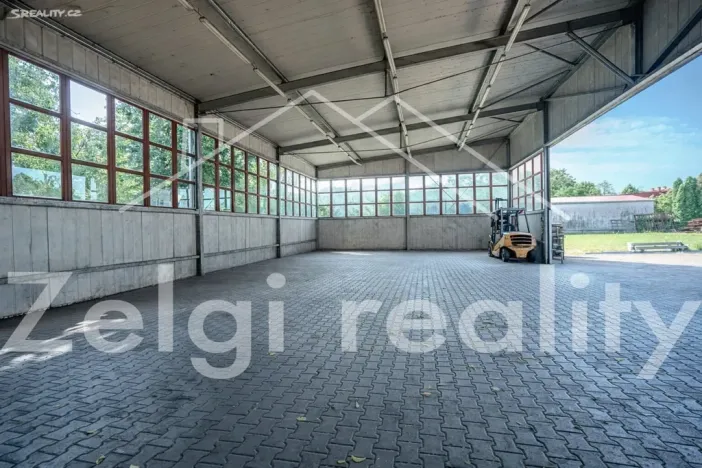 Pronájem skladu, Valtice, Zámek, 1192 m2