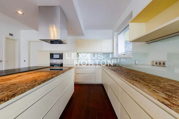 Pronájem rodinného domu, Praha - Dejvice, Štiplova, 219 m2