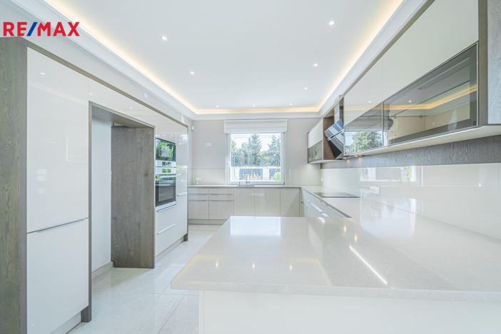 Prodej rodinného domu, Šestajovice, Myslivečkova, 389 m2