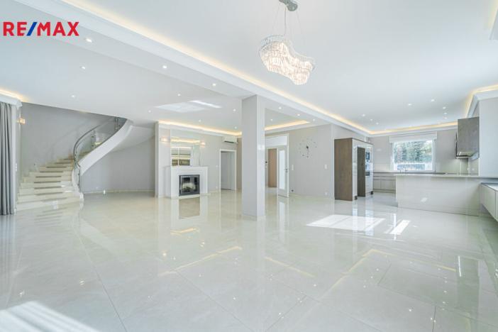 Prodej rodinného domu, Šestajovice, Myslivečkova, 389 m2